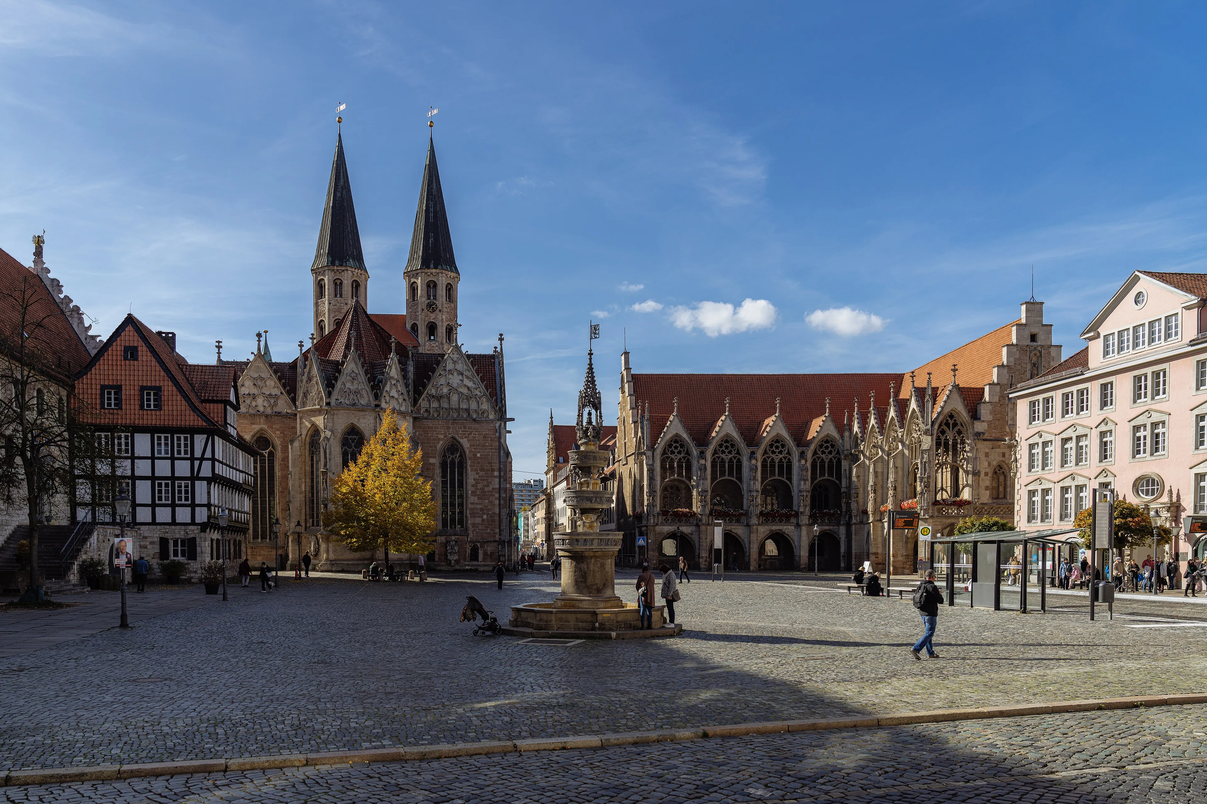 Altstadtmarkt in Braunschweig mit Altstadtrathaus, Martinikirche und Gewandhaus