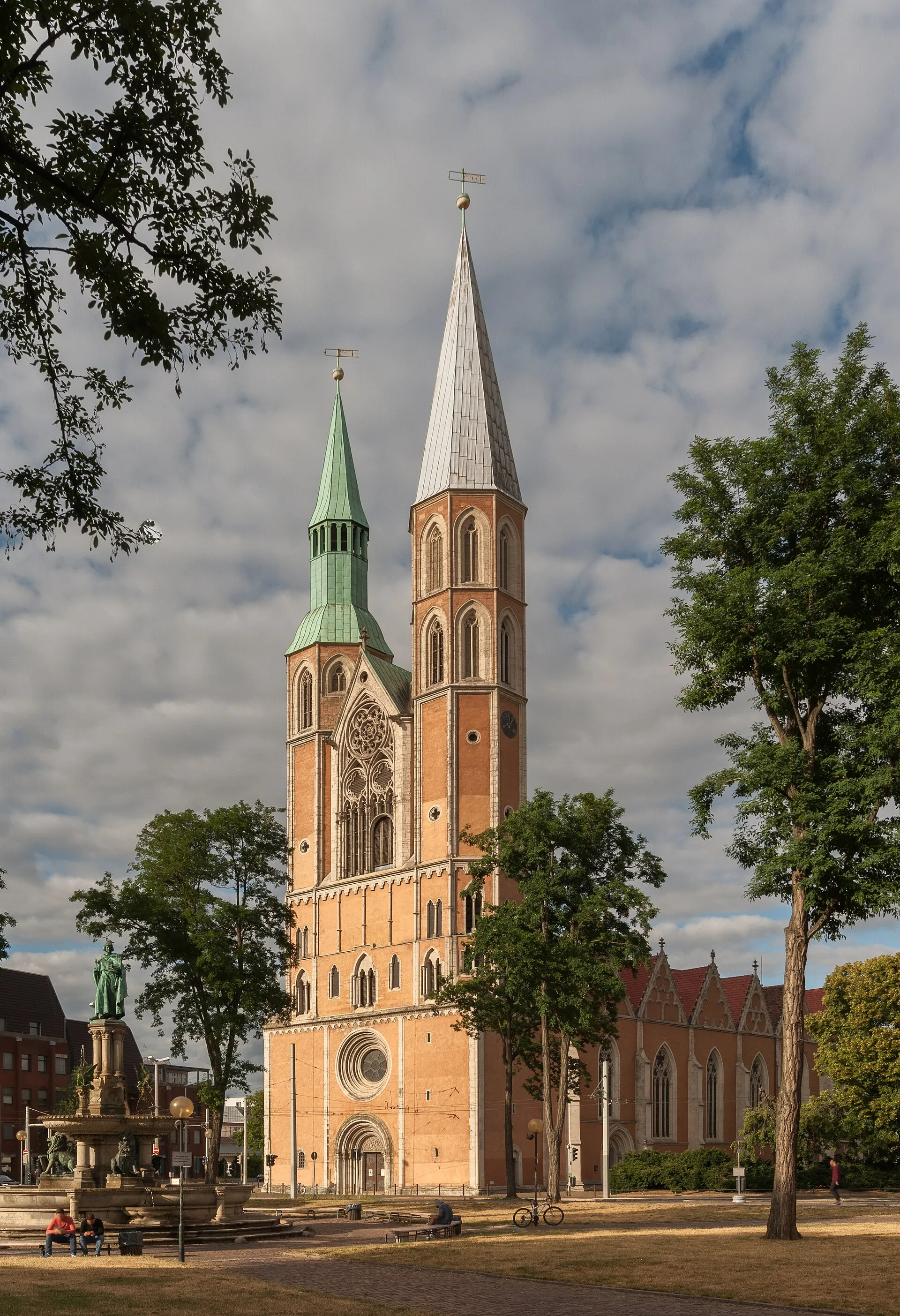 Katharinenkirche am Hagenmarkt in Braunschweig, gotische Bürgerkirche mit 75 Meter hohem Turm